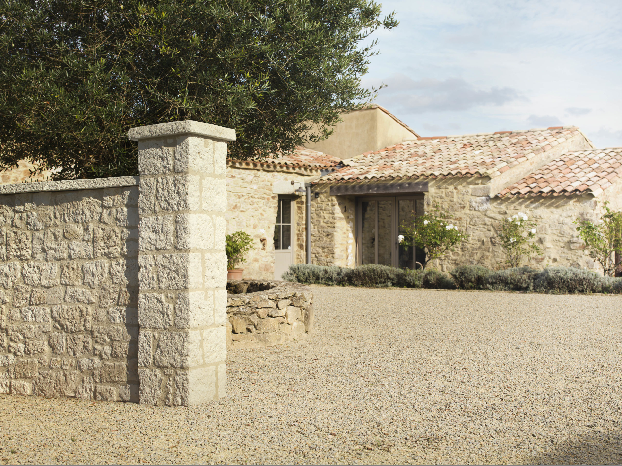 Entrée de maison avec pilier ORSOL Bridoire